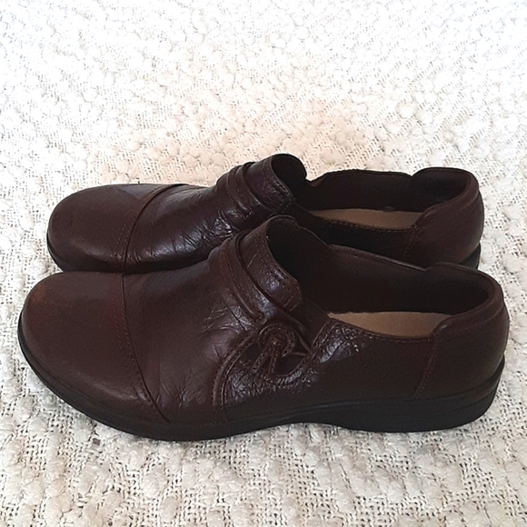 2/$50 CLARKS Shoes - Leather Upper - Padded Lining - Cushioned Insole - Sz 9M - Picture 1 of 11